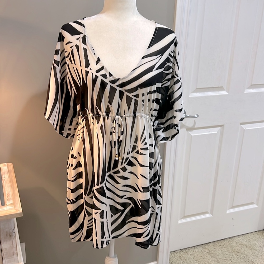 NWOT MERONA Short Sleeve Stylish Tropical Cover Up - L